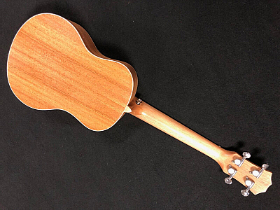 Kilauea 23 Concert Sz  Ukulele Sealed Machines Curved Back Spruce Top vine