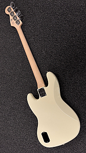 Squier Affinity Active Jazz Bass 4-String Bass Guitar, Olympic White
