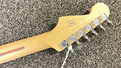 Squier Sonic® Stratocaster®, Laurel Fingerboard, White Pickguard, Ultraviolet