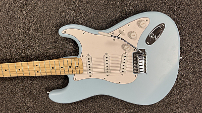 SQUIER BULLET STRATOCASTOR ELECTRIC GUITAR SONIC Blue Matt