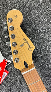Fender Player Series  Stratocaster Solid Body Electric GuitarWhite 2022